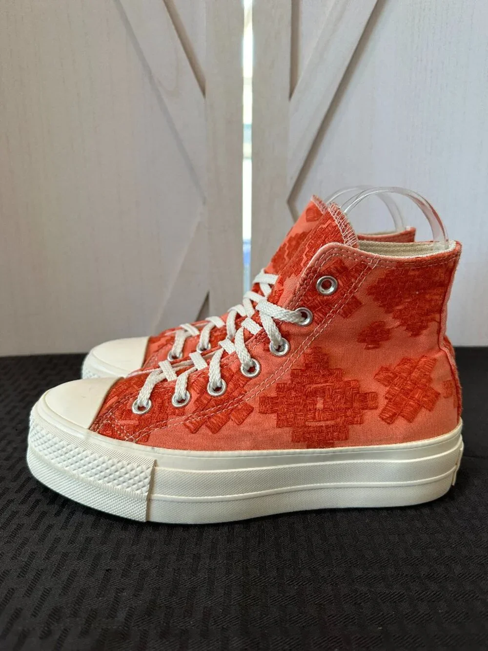 Chuck Taylor All Star Lift Platform Tonal Embroidery Women’s 6.5 - Picture 2 of 14